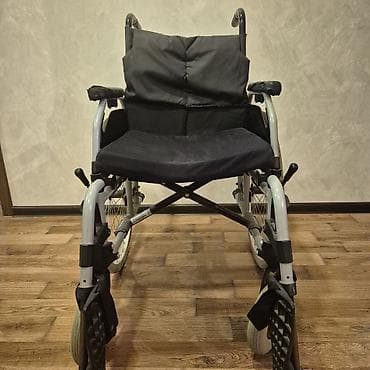 Ottobock əlil arabası. Ev içi və açıq məkanlarda asan idarəetmə üçün — 2