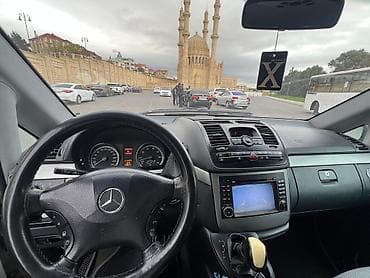 Mercedes-Benz Viano, ağ rəng, 7 yerlik rahat salon. Texniki və