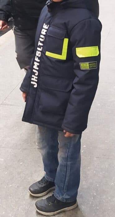 Uşaq qış gödəkçəsi - Rəng: tünd göy - Model: kapüşonlu, önü fermuarlı