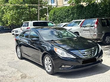 e 3 2: Hyundai Sonata – qara rəngli, elegant sedan Xüsusiyyətlər: - Kuzov: 4 — 2