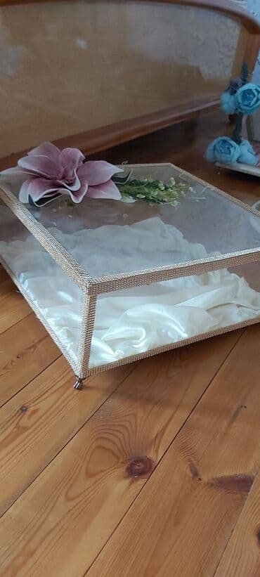 xonca desti: Toy ücün Şəffaf xonca. Şüşədən hazırlanmış, qızılı rəngli rhinestones — 4