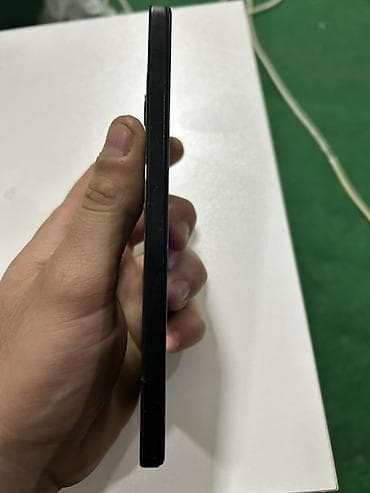 telafonlar: Xiaomi Redmi 5G smartfon - Arxa tərəfdə “Redmi 5G” loqosu və 50 MP — 5