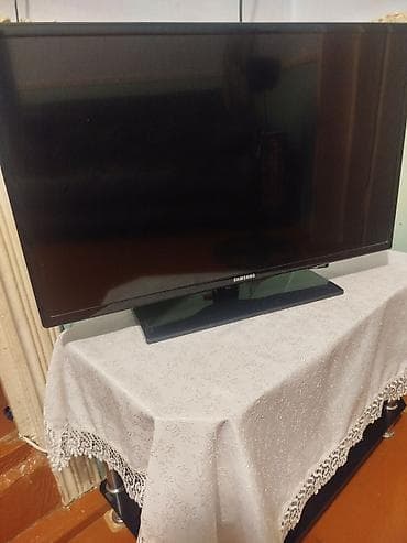 elde tv: Samsung markalı televizor. Böyük ekranlı, qara rəngli və zərif — 2