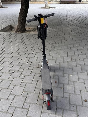 qcy t13: Xiaomi elektrik skuter - Rəng: qara, minimal dizayn - Güclü ön işıq — 6