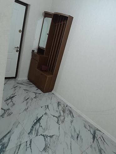 Ev Kristal Abşeron Xırdalanda yerləşir(köhnə bazarın yanı) . Evdə