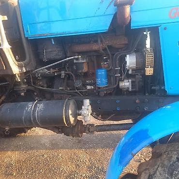 roadstone teker: Belarus MTZ seriyalı traktor - Güclü dizel mühərrik, yan tərəfində — 3