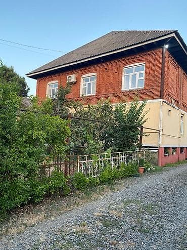 Obyekt: Həyətli 2 mərtəbəli fərdi yaşayış evi Təsvir: - Kərpicdən