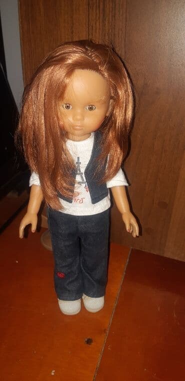 uwaq wekilleri: Gozleri yumulur acilir. Hundurluyu 37 sm. Ideal veziyyetdedir. Qiymet — 3