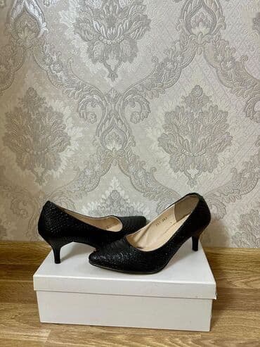 женские толстовки на молниями: 1 dəfə geyinilib. 37 razmer. 10 manata satılır — 1