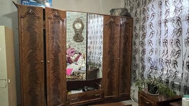 стол с зеркалом: Прямой шкаф, Шифоньер — 2