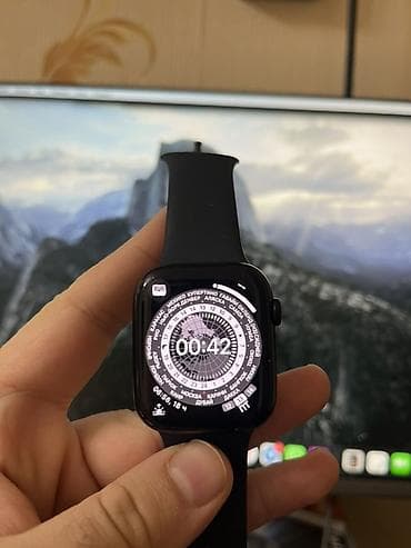 Smart qolbaqlar: Apple Watch 7 series 45mm - Korpus: kvadrat formalı, got rəng, sağ — 1