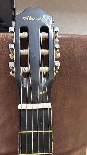 akustik gitara satisi: Akustica klassik gitara – qara rəng, parlaq lak örtük. Xüsusiyyətlər — 3