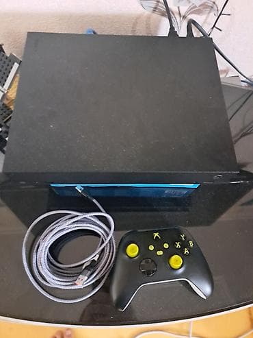online komputer isi: Xbox One X oyun konsolu - Model: Xbox One X (qara korpus, ön paneldə — 1