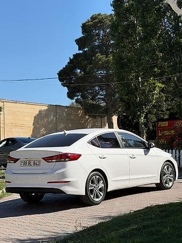 byd f3 2012: Hyundai Elantra: 1.6 l | 2018 il Sedan — 4