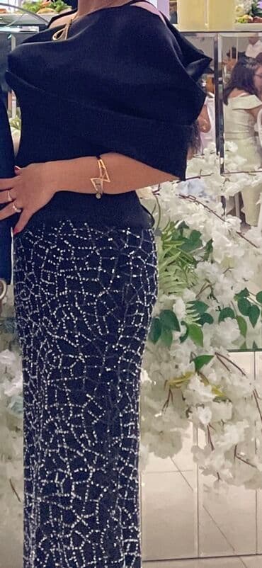 Chevrolet: Qara ziyafət geyimi - Üst hissə: atlas parça, asimmetrik/kəsimli — 2