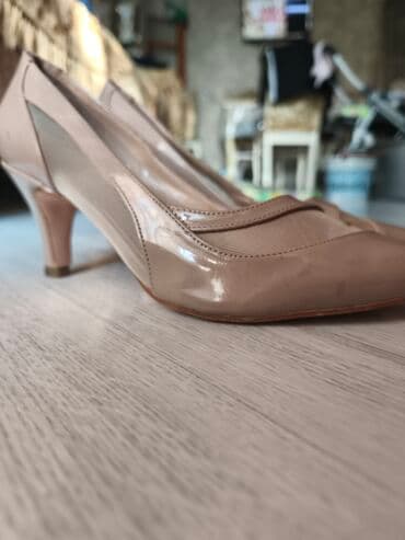 туфли новая не разу не одевала: Туфли, Размер: 37, цвет - Бежевый, Б/у — 1