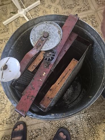 bal qiymetleri: Aran regionunun təbii arı balı kəsimi bitdi və satış başladı.Tam təbii — 3