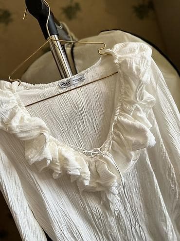 25 Azn Ağ rəngli qadın bluzası – romantik stil - Brend: QIMI (etiketdə — 3