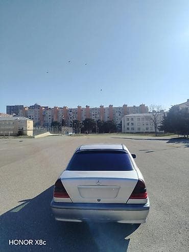 kia clarus 1997: Mercedes-Benz C-Class: 2.2 l | 1999 il Sedan — 2