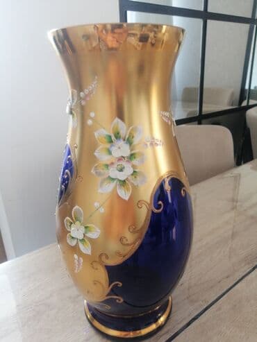 guldanda gul: Bir vaza, Bogem şüşəsi — 2