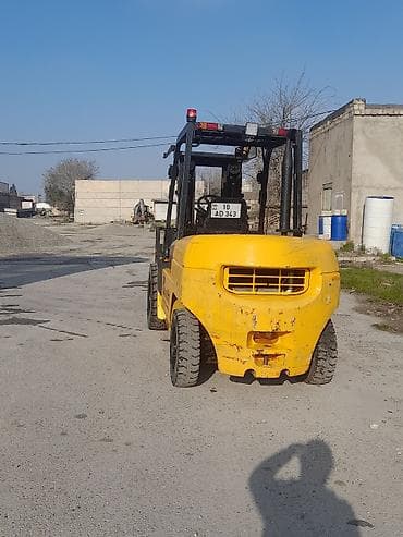 kompressor teh: Hanga markalı dizel forklift Texniki xüsusiyyətlər: - Yükqaldırma: 3 — 3