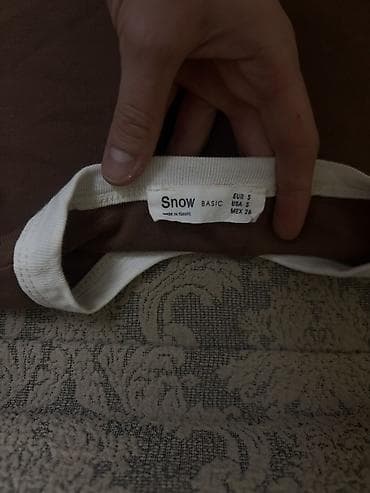 crop geyim: Qadın T-shirt (crop model) – “MOUNTAIN AREA” printli - Rəng: qəhvəyi — 5