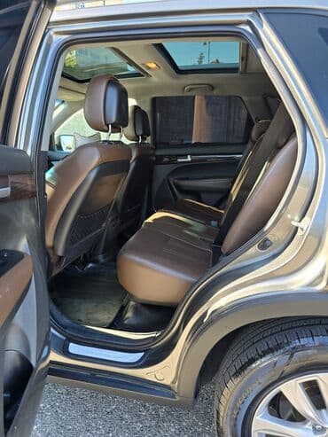 maşın adları: Kia Sorento: 2.4 l | 2011 il Krossover — 8