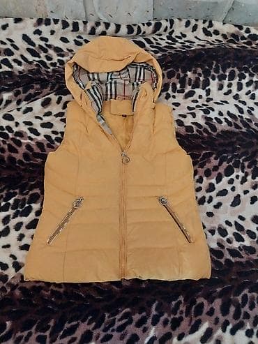 Qadınlar üçün kapüşonlu qolsuz şişmə jilet - Rəng: açıq sarı/qartal