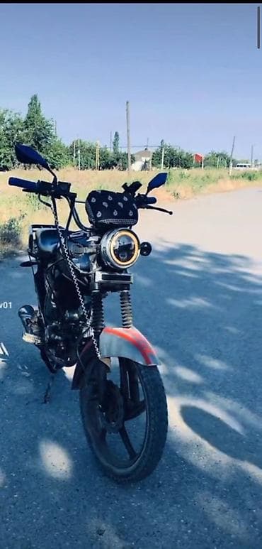 opel astra 2012 model: Moto M50 benzinli moped/motordan ibarət kompakta yaxın şəhər — 1