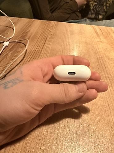 sesguclendirici: Apple AirPods (3-cü nəsil) simsiz qulaqcıq - Dizayn: Qısa “stem”li — 3