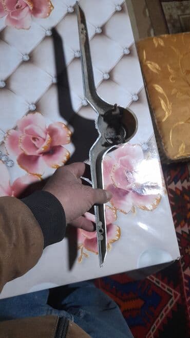 UAZ: Məhsul: Avtomobil üçün kapot nişanı/ornamenti (qanad formalı) Təsvir — 2