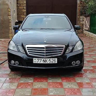 015 diskleri: Mercedes‑Benz E‑Class sedan (W212), qara rəng. - Kuzov: 4 qapılı — 1