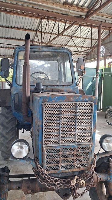 Kommersiya nəqliyyat vasitələri: Traktor MTZ/Belarus tipli, kabinəli, ön faralı, yan güzgülü. - Rəngi — 1