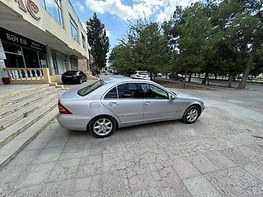 kia ceed sw: Mercedes-Benz C-Class sedan (W203), gümüş rəng. - Kuzov: 4 qapılı — 1