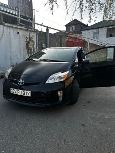 hibrit masinlar turbo az: Toyota Prius hibrid sedan – qara rəng Xüsusiyyətlər: - Korpus: 5 — 4