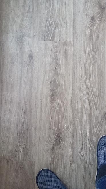 Laminat döşəmə – ağac teksturalı, açıq qəhvəyi ton - Təbii ağac