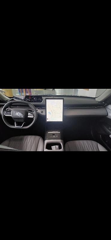 sadiq lapetler: Elektrik sedan – futuristik dizaynyüksək texnoloji salon Arenda — 2