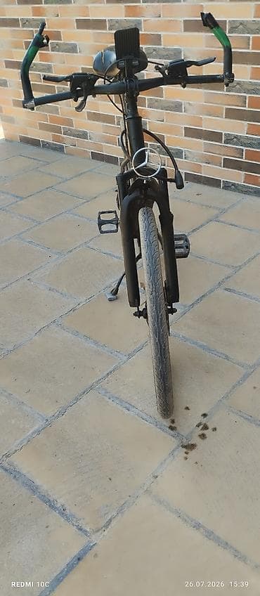 velosibet sekilleri: Şəhər tipli velosiped – qara rəngdə, 26” təkərli Xüsusiyyətlər: - — 3