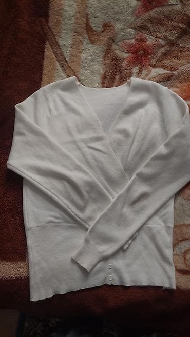 Женская одежда: Ağ rəngli qadın kardiqanı - Model: V-yaxalı, ön hissəsi qatlanmış — 2