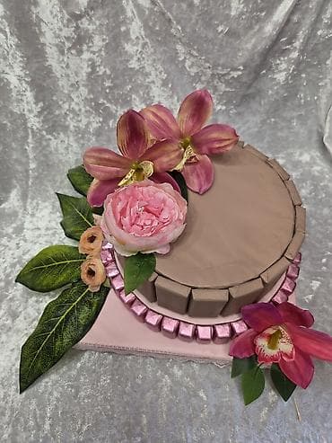 heyet gulleri ve adlari: Təsviri: Müxtəlif rəng və dizaynlarda hazırlanmış dekorativ gül — 7