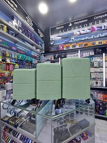 mini keys: Mint-yaşıl rəngdə 3-lü sərt korpuslu çamadan dəsti - Ölçülər: kiçik — 1