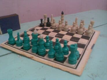 metbex ucun alcipan fiqurlari: Sovet istehsalı balaca şahmat oyunu satılır. 3 fiquru yoxdur — 2
