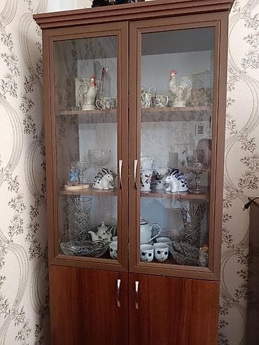 Şüşə vitrinli bufet/dolap - Material: ağac gövdə, ön hissədə şəffaf — 1