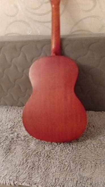 gitara haqqında məlumat: Klassik gitara - Korpus: tam ölçülü klassik forma, ön hissə sunburst — 1