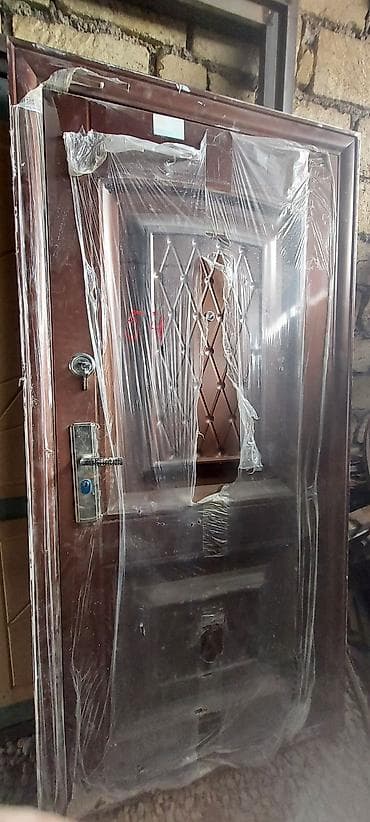 Metalkonstruksiya giriş qapıları – müxtəlif dizayn və komplektasiya