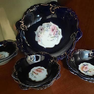 Süfrə qab-qacaqı: 1boyuk 6 balaca kasa. Ideal veziyyetde. Ruminiyanin — 1