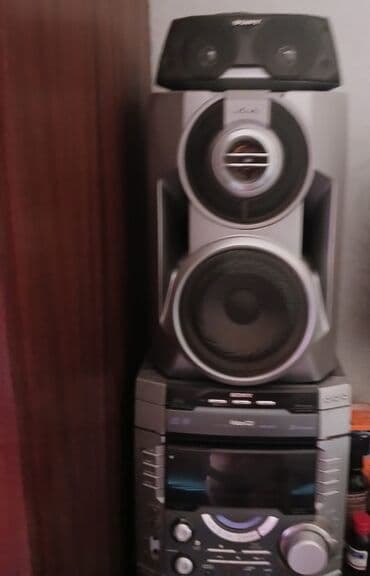 Sony musiqi mərkəzi, evdə musiqi dinləmək üçün əla seçimdir. CD
