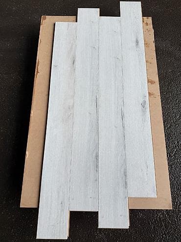 Laminat: Açıq boz ağac naxışlı döşəmə panelləri - Material: Laminat tipli — 1