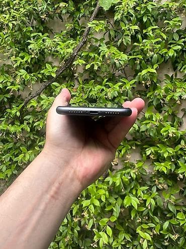 philips xenium 9@9d: IPhone 11, 64 GB, Qara — 5