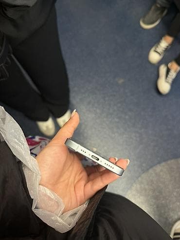 usb kaset: IPhone 15, Gümüşü, Face ID — 1